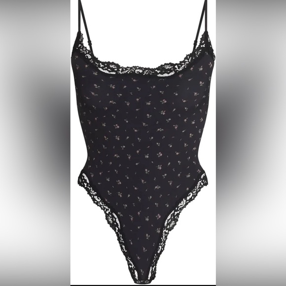 NWT SKIMS FITS EVERYBODY LACE CAMI BODYSUIT Size M | Rosebud - Picture 4 of 5